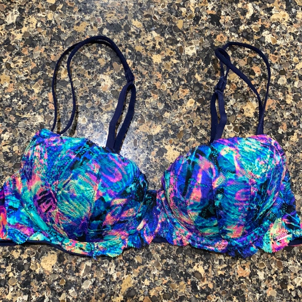 Pink by Victoria Secret 32B bra